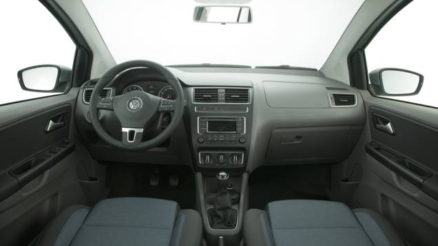 Por dentro, ela conta com revestimento diferenciado e malharia azul | <a href="https://beta-develop.quatrorodas.abril.com.br/carros/lancamentos/volkswagen-fox-797087.shtml" rel="migration">Leia mais</a> Por dentro, ela conta com revestimento diferenciado e malharia azul | <a href="https://beta-develop.quatrorodas.abril.com.br/carros/lancamentos/volkswagen-fox-797087.shtml" rel="migration">Leia mais</a>