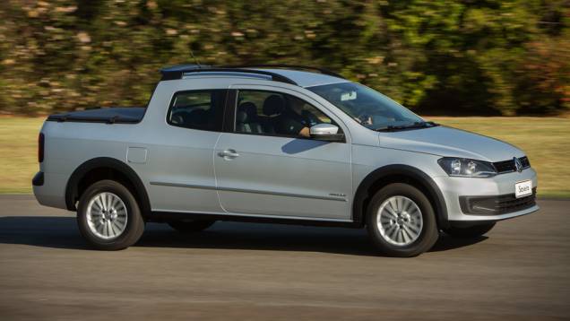 Para superar o modelo da Fiat, foi feita uma aposta características como o espaço interno otimizado e as tecnologias de auxílio à direção inéditas no segmento | <a href="https://beta-develop.quatrorodas.abril.com.br/carros/lancamentos/volkswagen-saveiro-cabine-dupla-79" rel="migration"></a> Para superar o modelo da Fiat, foi feita uma aposta características como o espaço interno otimizado e as tecnologias de auxílio à direção inéditas no segmento | <a href="https://beta-develop.quatrorodas.abril.com.br/carros/lancamentos/volkswagen-saveiro-cabine-dupla-79" rel="migration"></a>