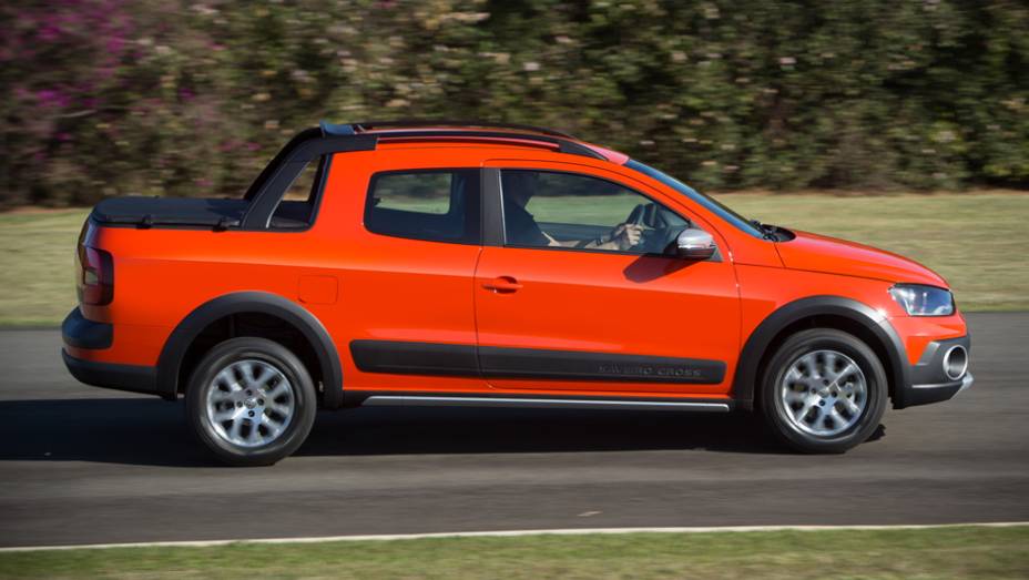 ...controle de tração (ASR), bloqueio eletrônico de diferencial (EDS) e assistente de partida em rampa (HHS) | <a href="https://beta-develop.quatrorodas.abril.com.br/carros/lancamentos/volkswagen-saveiro-cabine-dupla-797088.shtml" rel="migration">Leia mais</a> ...controle de tração (ASR), bloqueio eletrônico de diferencial (EDS) e assistente de partida em rampa (HHS) | <a href="https://beta-develop.quatrorodas.abril.com.br/carros/lancamentos/volkswagen-saveiro-cabine-dupla-797088.shtml" rel="migration">Leia mais</a>