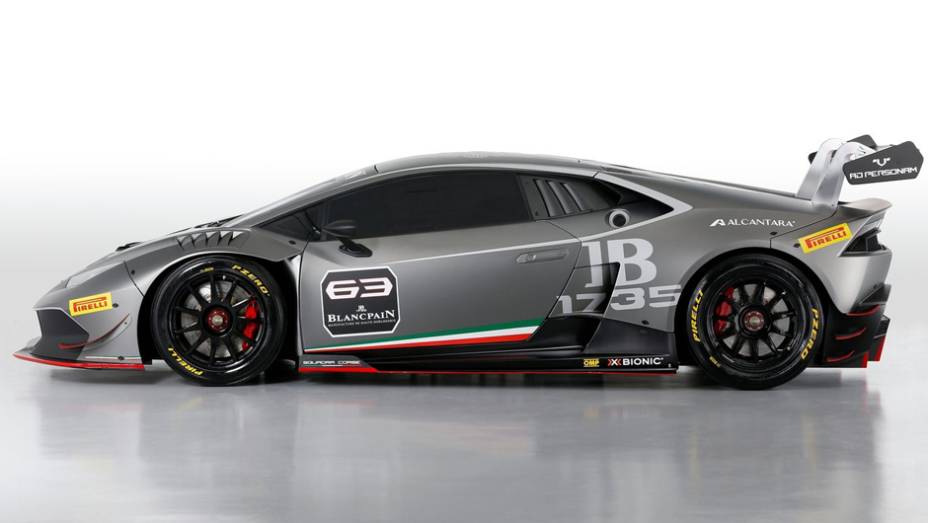 Para ganhar em desempenho, o Huracan Super Trofeo é 151 kg mais leve do que a versão convencional, chegando a 1.271 kg | <a href="https://beta-develop.quatrorodas.abril.com.br/noticias/fabricantes/lamborghini-oficializa-huracan-super-trofeo-797510.shtml" rel="migration">Leia mais</a>