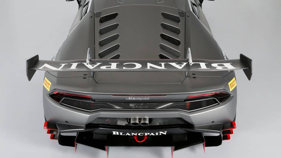 ...e aerofólio traseiro com 10 possibilidades de ajuste. As rodas são revestidas com pneus Pirelli exclusivos | <a href="https://beta-develop.quatrorodas.abril.com.br/noticias/fabricantes/lamborghini-oficializa-huracan-super-trofeo-797510.shtml" rel="migration">Leia mais</a> ...e aerofólio traseiro com 10 possibilidades de ajuste. As rodas são revestidas com pneus Pirelli exclusivos | <a href="https://beta-develop.quatrorodas.abril.com.br/noticias/fabricantes/lamborghini-oficializa-huracan-super-trofeo-797510.shtml" rel="migration">Leia mais</a>
