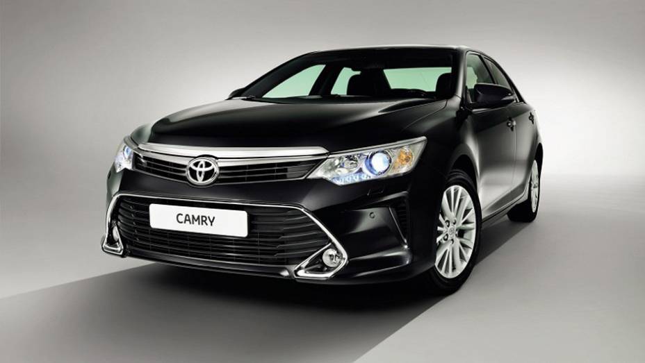 A Toyota aproveita o Salão de Moscou para apresentar o modelo 2015 do Camry global | <a href="https://beta-develop.quatrorodas.abril.com.br/noticias/fabricantes/toyota-mostra-camry-2015-global-moscou-797983.shtml" rel="migration">Leia mais</a>