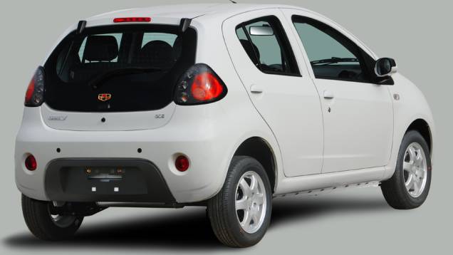 Tal qual o EC7, o pequenino GC2 é montado na planta uruguaia da Geely, situada na capital Montevidéu | <a href="https://beta-develop.quatrorodas.abril.com.br/carros/lancamentos/geely-gc2-798075.shtml" rel="migration">Leia mais</a> Tal qual o EC7, o pequenino GC2 é montado na planta uruguaia da Geely, situada na capital Montevidéu | <a href="https://beta-develop.quatrorodas.abril.com.br/carros/lancamentos/geely-gc2-798075.shtml" rel="migration">Leia mais</a>