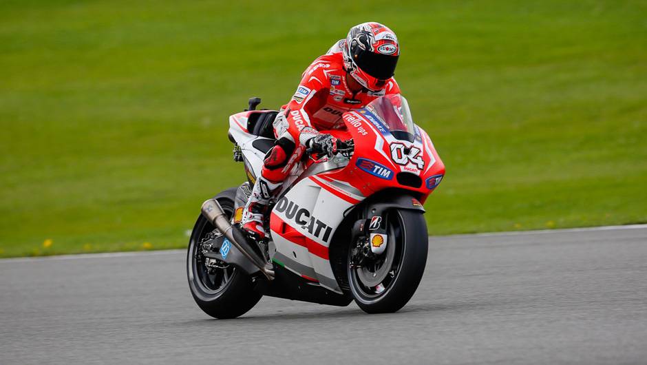 Andrea Dovizioso figurou na terceira posi&ccedil;&atilde;o | <a href="https://beta-develop.quatrorodas.abril.com.br/moto/noticias/motogp-marquez-lidera-sexta-feira-silverstone-798313.shtml" rel="migration">Leia mais</a>