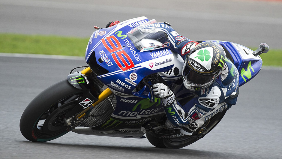 Jorge Lorenzo terminou o dia em 11&ordm; | <a href="https://beta-develop.quatrorodas.abril.com.br/moto/noticias/motogp-marquez-lidera-sexta-feira-silverstone-798313.shtml" rel="migration">Leia mais</a>