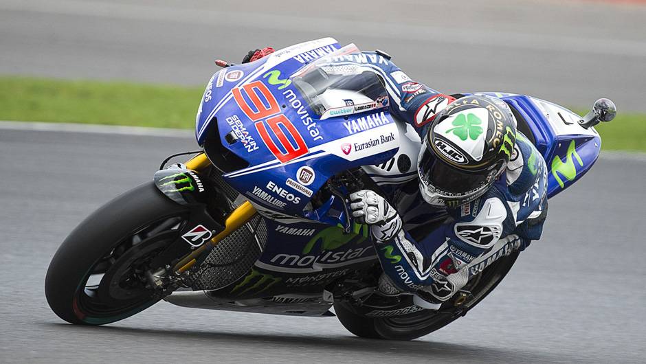 Jorge Lorenzo terminou o dia em 11&ordm; | <a href="https://beta-develop.quatrorodas.abril.com.br/moto/noticias/motogp-marquez-lidera-sexta-feira-silverstone-798313.shtml" rel="migration">Leia mais</a>