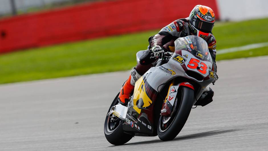 Esteve Rabat liderou o pelot&atilde;o da Moto2 | <a href="https://beta-develop.quatrorodas.abril.com.br/moto/noticias/motogp-marquez-lidera-sexta-feira-silverstone-798313.shtml" rel="migration">Leia mais</a>