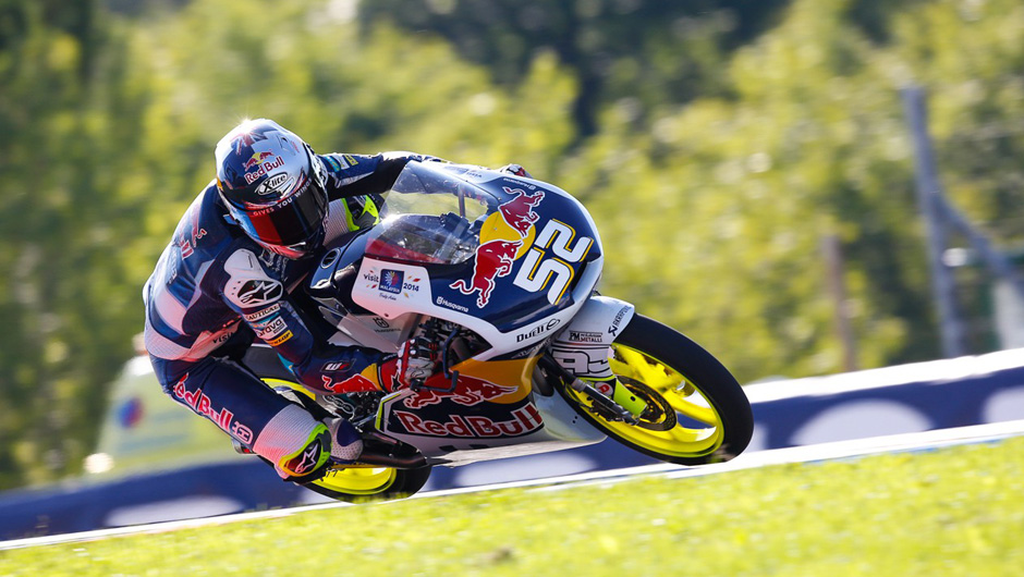 Danny Kent obteve a melhor marca na Moto3 | <a href="https://beta-develop.quatrorodas.abril.com.br/moto/noticias/motogp-marquez-lidera-sexta-feira-silverstone-798313.shtml" rel="migration">Leia mais</a>