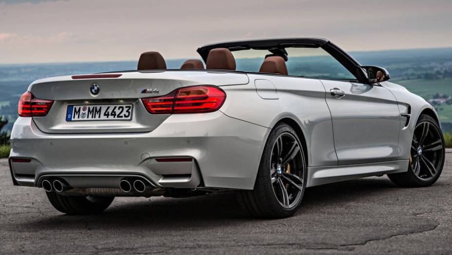 Seu motor &eacute; um 3.0 TwinPower Turbo de seis cilindros que desenvolve 425 cv e 56,08 mkgf de torque | <a href="https://beta-develop.quatrorodas.abril.com.br/noticias/fabricantes/bmw-m4-cabrio-lancado-798454.shtml" rel="migration">Leia mais</a>