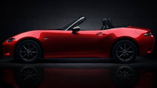 Utilizando uma nova plataforma (de tração traseira), o novo MX-5 Miata é 10,5 centímetros mais curto, 2 cm mais baixo e 1 cm mais largo | <a href="https://beta-develop.quatrorodas.abril.com.br/noticias/fabricantes/mazda-lanca-mx-5-miata-2016-798858.shtml" rel="migration">Leia mais</a> Utilizando uma nova plataforma (de tração traseira), o novo MX-5 Miata é 10,5 centímetros mais curto, 2 cm mais baixo e 1 cm mais largo | <a href="https://beta-develop.quatrorodas.abril.com.br/noticias/fabricantes/mazda-lanca-mx-5-miata-2016-798858.shtml" rel="migration">Leia mais</a>