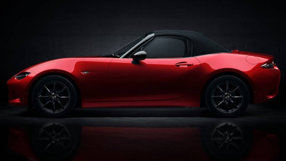 Em termos de balanço, de acordo com os engenheiros, a distribuição de peso é 50:50 | <a href="https://beta-develop.quatrorodas.abril.com.br/noticias/fabricantes/mazda-lanca-mx-5-miata-2016-798858.shtml" rel="migration">Leia mais</a> Em termos de balanço, de acordo com os engenheiros, a distribuição de peso é 50:50 | <a href="https://beta-develop.quatrorodas.abril.com.br/noticias/fabricantes/mazda-lanca-mx-5-miata-2016-798858.shtml" rel="migration">Leia mais</a>