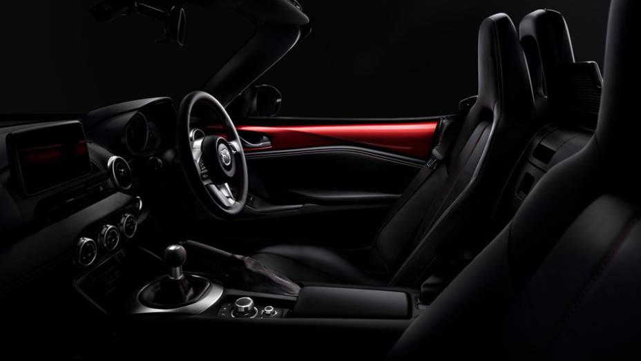Ser&atilde;o duas op&ccedil;&otilde;es de motoriza&ccedil;&atilde;o com inje&ccedil;&atilde;o direta movidas a gasolina, uma 1.5 e outra 2.0 | <a href="https://beta-develop.quatrorodas.abril.com.br/noticias/fabricantes/mazda-lanca-mx-5-miata-2016-798858.shtml" rel="migration">Leia mais</a>