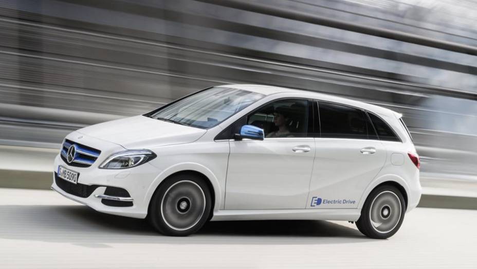 Está disponível uma versão Electric Drive, com motor elétrico de 177 cv e autonomia de 137 quilômetros | <a href="https://beta-develop.quatrorodas.abril.com.br/noticias/saloes/paris-2014/mercedes-benz-atualiza-classe-b-799644.shtml" rel="migration">Leia mais</a>