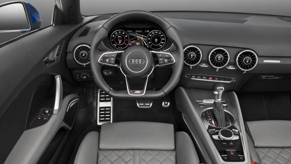 Por padrão, os modelos contam com câmbio manual de seis marchas, mas a transmissão S tronic de seis marchas é opcional | <a href="https://beta-develop.quatrorodas.abril.com.br/noticias/saloes/paris-2014/audi-exibe-tt-tts-roadster-802308.shtml" rel="migration">Leia mais</a> Por padrão, os modelos contam com câmbio manual de seis marchas, mas a transmissão S tronic de seis marchas é opcional | <a href="https://beta-develop.quatrorodas.abril.com.br/noticias/saloes/paris-2014/audi-exibe-tt-tts-roadster-802308.shtml" rel="migration">Leia mais</a>