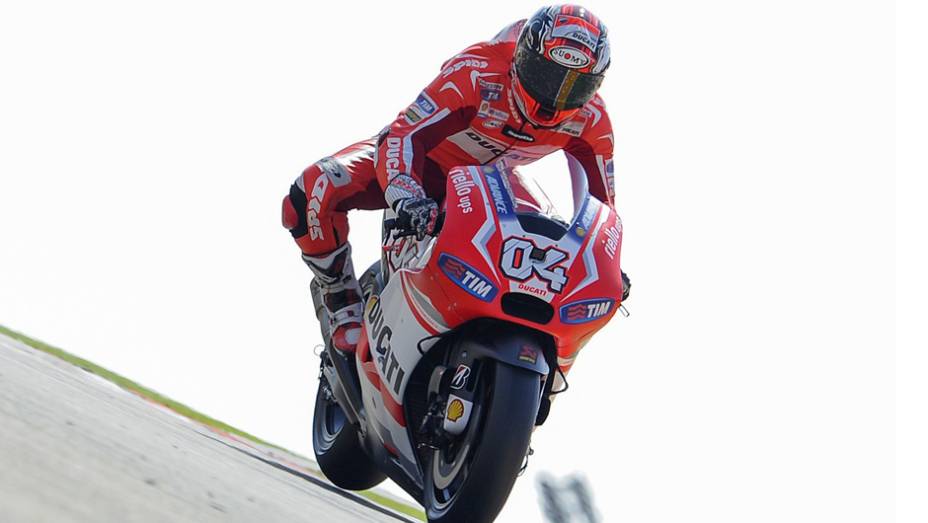 Andrea Dovizioso foi o mais rápido da sexta-feira nos treinos da MotoGP em Aragón | <a href="https://beta-develop.quatrorodas.abril.com.br/moto/noticias/motogp-dovizioso-lidera-treinos-aragon-802709.shtml" rel="migration">Leia mais</a>