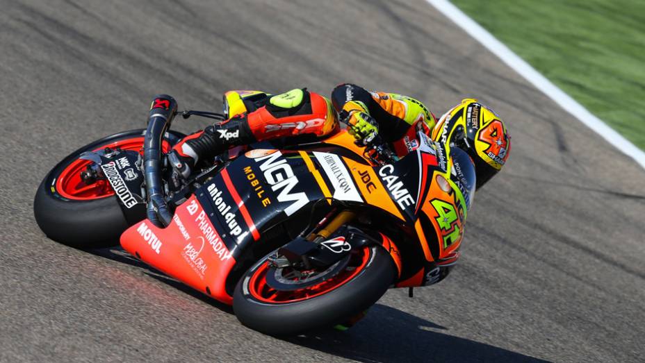 Aleix Espargaró finalizou os trabalhos em quinto | <a href="https://beta-develop.quatrorodas.abril.com.br/moto/noticias/motogp-dovizioso-lidera-treinos-aragon-802709.shtml" rel="migration">Leia mais</a>