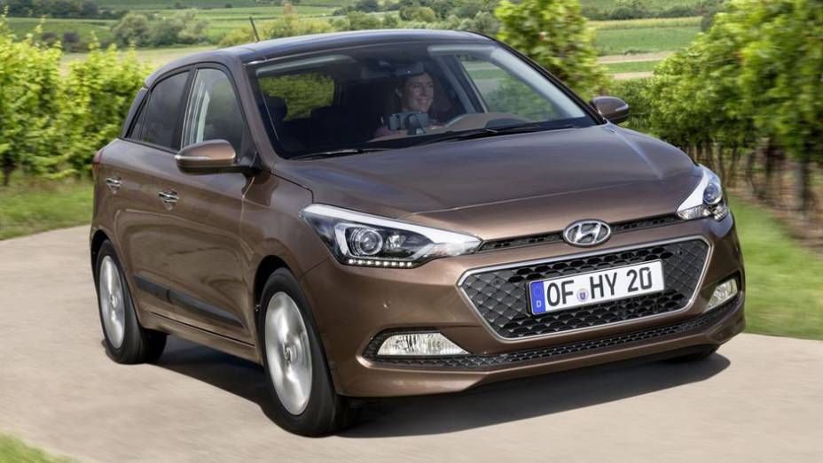 A Hyundai mostrou o i20 europeu no Salão de Paris | <a href="https://beta-develop.quatrorodas.abril.com.br/noticias/saloes/paris-2014/hyundai-detalhes-i20-europeu-798794.shtml" rel="migration">Leia mais</a>