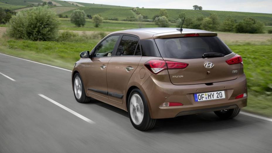 Cinco opções de motorização estarão disponíveis, com quatro blocos distintos | <a href="https://beta-develop.quatrorodas.abril.com.br/noticias/saloes/paris-2014/hyundai-detalhes-i20-europeu-798794.shtml" rel="migration">Leia mais</a>