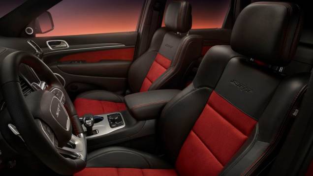 Em termos de performance, o Grand Cherokee SRT Red Vapor acelera de 0 a 100 km/h em 5 segundos, alcançando a velocidade máxima de 257 km/h | <a href="https://beta-develop.quatrorodas.abril.com.br/noticias/saloes/paris-2014/jeep-leva-grand-cherokee-srt-red-vapor-europa-" rel="migration"></a> Em termos de performance, o Grand Cherokee SRT Red Vapor acelera de 0 a 100 km/h em 5 segundos, alcançando a velocidade máxima de 257 km/h | <a href="https://beta-develop.quatrorodas.abril.com.br/noticias/saloes/paris-2014/jeep-leva-grand-cherokee-srt-red-vapor-europa-" rel="migration"></a>