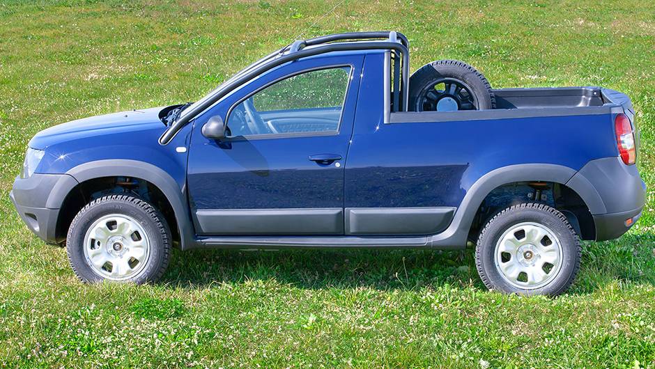 A versão que serve como base para a picape é aquela equipada com motor 1.5 dCi (a diesel), oferecendo 109 cavalos de potência e dotada de tração 4x4 | <a href="https://beta-develop.quatrorodas.abril.com.br/noticias/fabricantes/dacia-oficializa-duster-picape-805080.shtm" rel="migration"></a> A versão que serve como base para a picape é aquela equipada com motor 1.5 dCi (a diesel), oferecendo 109 cavalos de potência e dotada de tração 4x4 | <a href="https://beta-develop.quatrorodas.abril.com.br/noticias/fabricantes/dacia-oficializa-duster-picape-805080.shtm" rel="migration"></a>