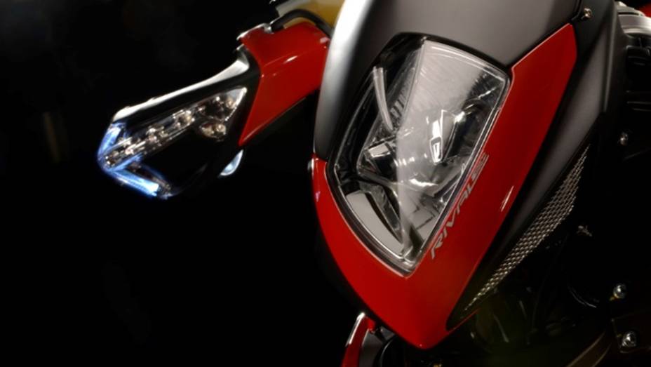 A naked será disponibilizada nas concessionárias do país por R$ 55,5 mil | <a href="https://beta-develop.quatrorodas.abril.com.br/moto/noticias/mv-agusta-rivale-800-chega-r-55-5-mil-805118.shtml" rel="migration">Leia mais</a>