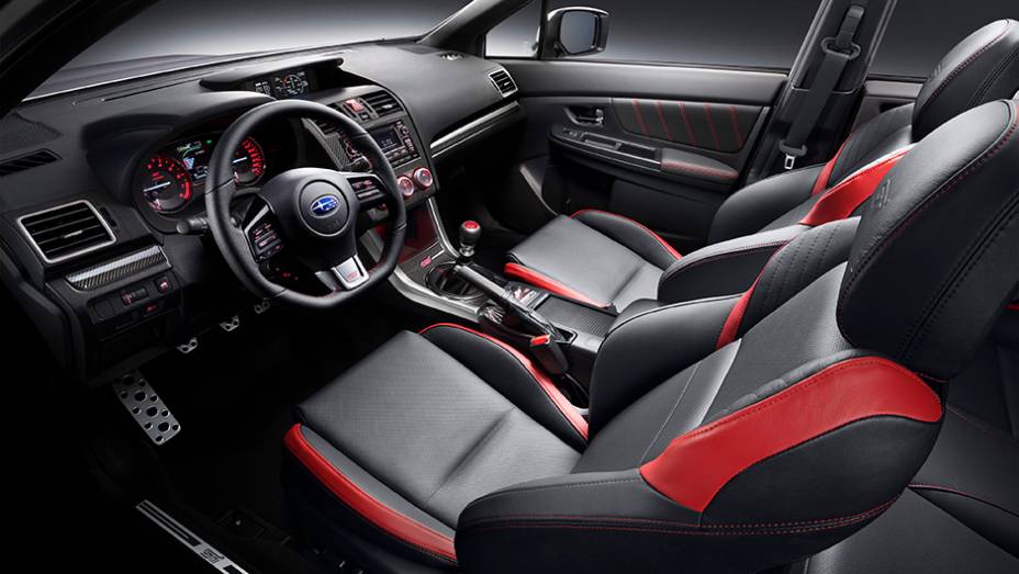 O volante com base achatada traz comandos para troca de marchas e controle de áudio e Bluetooth | <a href="https://beta-develop.quatrorodas.abril.com.br/noticias/fabricantes/subaru-apresenta-wrx-salao-automovel-806204.shtml" rel="migration">Leia mais</a> O volante com base achatada traz comandos para troca de marchas e controle de áudio e Bluetooth | <a href="https://beta-develop.quatrorodas.abril.com.br/noticias/fabricantes/subaru-apresenta-wrx-salao-automovel-806204.shtml" rel="migration">Leia mais</a>