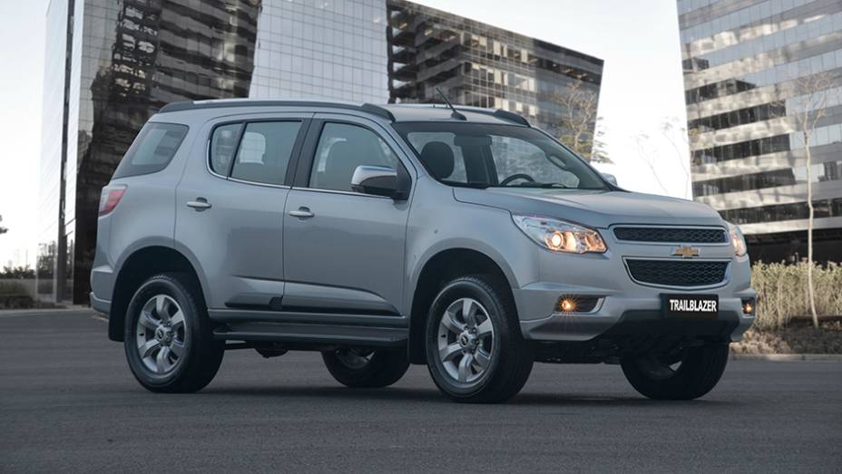 SUV chega como motor 3.6 com injeção direta e oferece 277 cv | <a href="https://beta-develop.quatrorodas.abril.com.br/noticias/fabricantes/gm-revela-novo-trailblazer-806837.shtml" rel="migration">Leia mais</a>