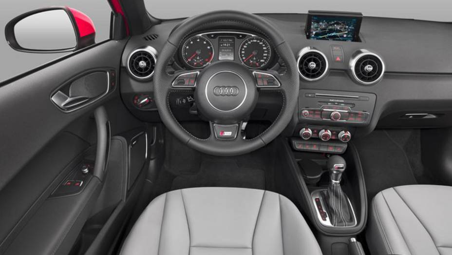 Por dentro o A1 conta com novas opções de personalização | <a href="https://beta-develop.quatrorodas.abril.com.br/noticias/fabricantes/audi-revela-facelift-a1-2015-813957.shtml" target="_blank" rel="migration">Leia mais</a>