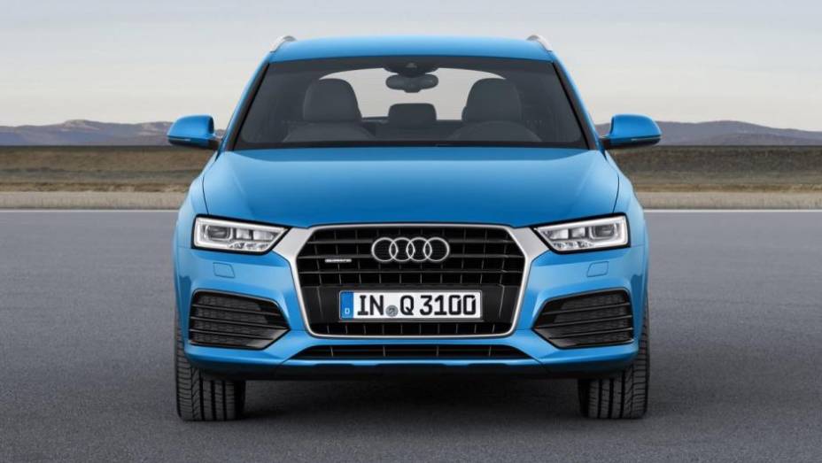 ...atualizando a grade frontal (em formato trapezoidal) e os faróis de xenônio, com luzes diurnas de LED | <a href="https://beta-develop.quatrorodas.abril.com.br/noticias/fabricantes/audi-apresenta-q3-2015-810386.shtml/" rel="migration">Leia Mais</a> ...atualizando a grade frontal (em formato trapezoidal) e os faróis de xenônio, com luzes diurnas de LED | <a href="https://beta-develop.quatrorodas.abril.com.br/noticias/fabricantes/audi-apresenta-q3-2015-810386.shtml/" rel="migration">Leia Mais</a>