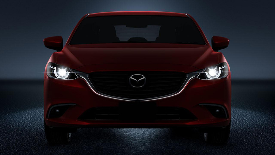 Entre as altera&ccedil;&otilde;es, destaque para a grade frontal reestilizada e para as lanternas atualizadas | <a href="https://beta-develop.quatrorodas.abril.com.br/noticias/saloes/losangeles-2014/novo-mazda6-revelado-los-angeles-816379.shtml" rel="migration">Leia mais</a>