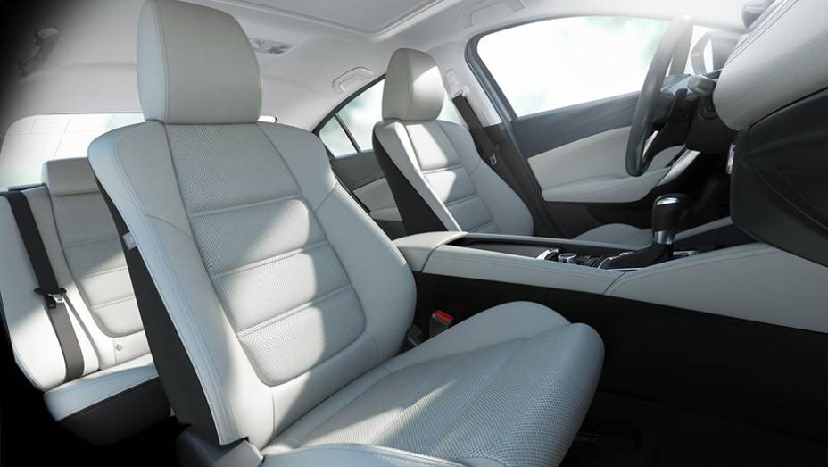 Os materiais de revestimentos s&atilde;o de qualidade superior e com maior capacidade de isolamento ac&uacute;stico | <a href="https://beta-develop.quatrorodas.abril.com.br/noticias/saloes/losangeles-2014/novo-mazda6-revelado-los-angeles-816379.shtml" rel="migration">Leia mais</a>