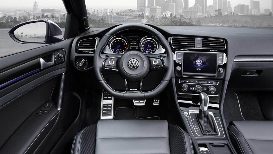 A perua vem ainda com controle de estabilidade esportivo ESC e quatro op&ccedil;&otilde;es de perfil de pilotagem | <a href="https://beta-develop.quatrorodas.abril.com.br/noticias/saloes/losangeles-2014/volkswagen-lanca-golf-r-variant-salao-los-angeles-815737.shtml" rel="migration">Leia mais</a>