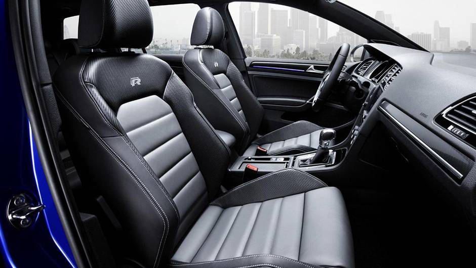 O modelo deve chegar ao mercado europeu na metade do ano que vem | <a href="https://beta-develop.quatrorodas.abril.com.br/noticias/saloes/losangeles-2014/volkswagen-lanca-golf-r-variant-salao-los-angeles-815737.shtml" rel="migration">Leia mais</a>