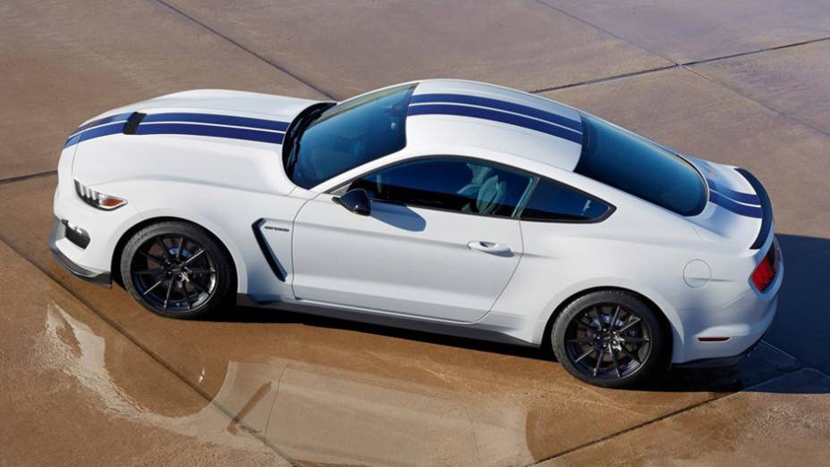 Trata-se da nova versão de topo de linha do tradicional muscle car | <a href="https://beta-develop.quatrorodas.abril.com.br/noticias/fabricantes/ford-mostra-shelby-gt350-mustang-815356.shtml" rel="migration">Leia mais</a>