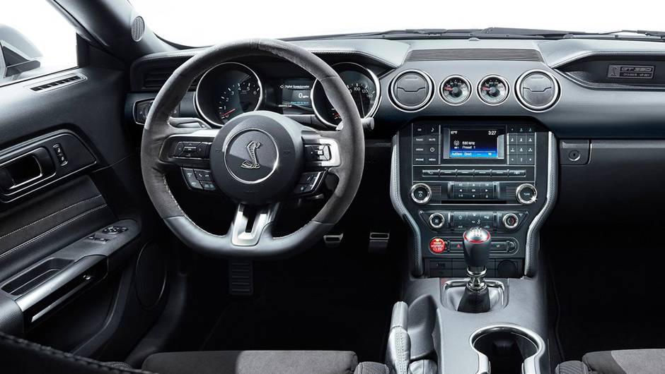 Shelby GT350 Mustang | <a href="https://beta-develop.quatrorodas.abril.com.br/noticias/fabricantes/ford-mostra-shelby-gt350-mustang-815356.shtml" rel="migration">Leia mais</a>