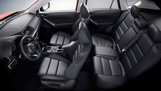 ...maior uso de materiais de isolamento ac&uacute;stico, novos bancos e um atualizado sistema multim&iacute;dia Mazda Connect | <a href="https://beta-develop.quatrorodas.abril.com.br/noticias/saloes/losangeles-2014/mazda-cx-5-apresentado-816243.shtml" rel="migration">Leia mais</a>