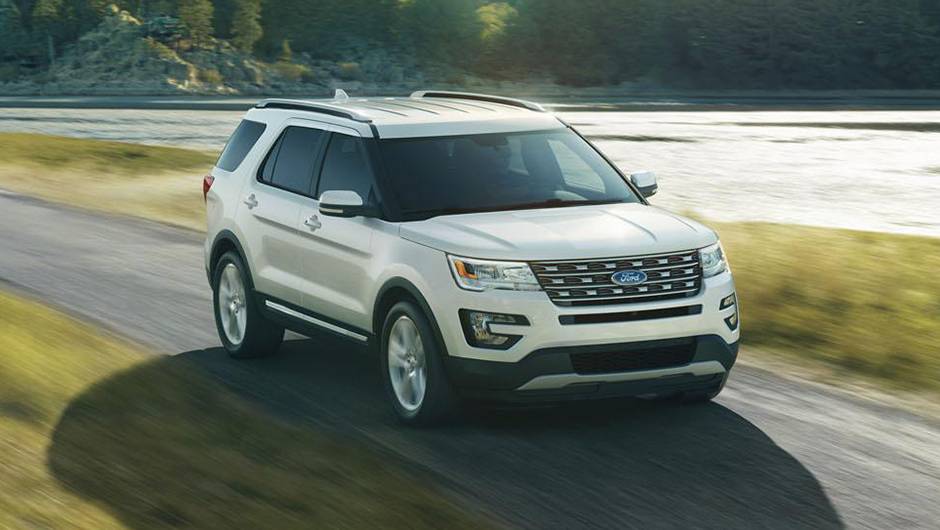 O SUV grande, que est&aacute; completando 25 anos de exist&ecirc;ncia, chegar&aacute; renovado &agrave;s concession&aacute;rias em meados de 2015 | <a href="https://beta-develop.quatrorodas.abril.com.br/noticias/saloes/losangeles-2014/ford-mostra-facelift-explorer-816142.shtml" rel="migration">Leia mais</a>