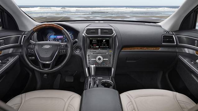 Por dentro, os materiais utilizados no revestimento são de qualidade superior aos do modelo atual | <a href="https://beta-develop.quatrorodas.abril.com.br/noticias/saloes/losangeles-2014/ford-mostra-facelift-explorer-816142.shtml" rel="migration">Leia mais</a> Por dentro, os materiais utilizados no revestimento são de qualidade superior aos do modelo atual | <a href="https://beta-develop.quatrorodas.abril.com.br/noticias/saloes/losangeles-2014/ford-mostra-facelift-explorer-816142.shtml" rel="migration">Leia mais</a>