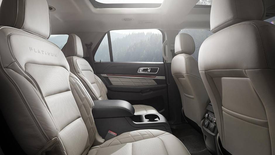 Em termos de motoriza&ccedil;&atilde;o, o novo Explorer abre m&atilde;o do 2.0 EcoBoost e passa a contar com o 2.3 EcoBoost, sendo entregues 270 cavalos de pot&ecirc;ncia | <a href="https://beta-develop.quatrorodas.abril.com.br/noticias/saloes/losangeles-2014/ford-mostra-facelift-explorer-816142." rel="migration"></a>