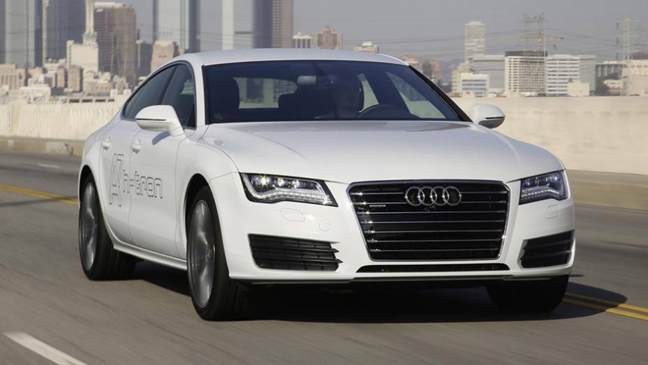 Assim sendo, estão garantidos mais de 500 km de autonomia sem necessidade de reabastecimento - o qual pode ser feito em apenas três minutos | <a href="https://beta-develop.quatrorodas.abril.com.br/noticias/saloes/losangeles-2014/audi-oficializa-a7-h-tron-quattro-concept" rel="migration"></a> Assim sendo, estão garantidos mais de 500 km de autonomia sem necessidade de reabastecimento - o qual pode ser feito em apenas três minutos | <a href="https://beta-develop.quatrorodas.abril.com.br/noticias/saloes/losangeles-2014/audi-oficializa-a7-h-tron-quattro-concept" rel="migration"></a>