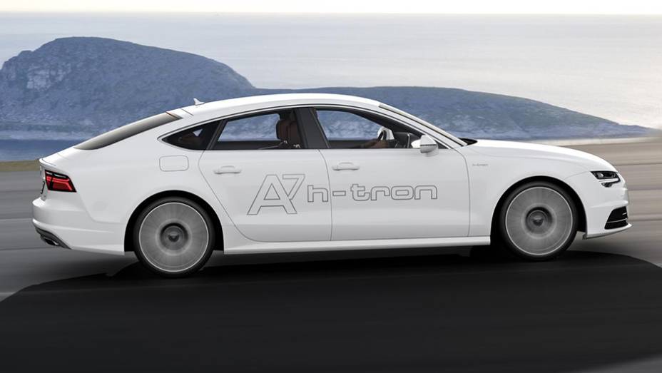 Paralelamente a esse sistema, funcionam dois pares de motores elétricos, um atrelado ao eixo dianteiro e outro ao traseiro, com ação independente | <a href="https://beta-develop.quatrorodas.abril.com.br/noticias/saloes/losangeles-2014/audi-oficializa-a7-h-tron-quattro-c" rel="migration"></a> Paralelamente a esse sistema, funcionam dois pares de motores elétricos, um atrelado ao eixo dianteiro e outro ao traseiro, com ação independente | <a href="https://beta-develop.quatrorodas.abril.com.br/noticias/saloes/losangeles-2014/audi-oficializa-a7-h-tron-quattro-c" rel="migration"></a>