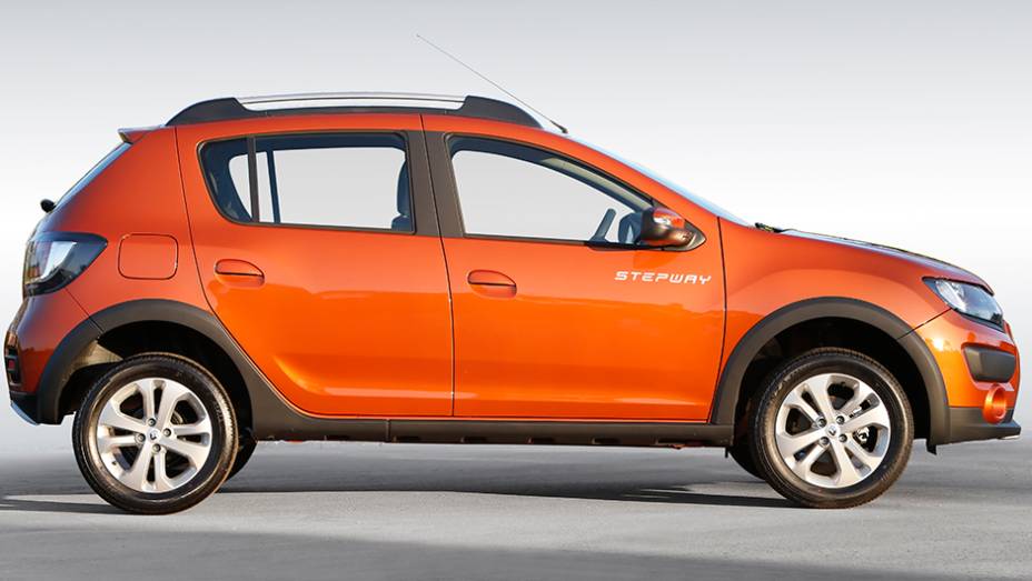 Visto pelo público pela primeira vez durante o recém-encerrado Salão do Automóvel, o hatch aventureiro chega com sistema Media NAV 1.2 de série | <a href="https://beta-develop.quatrorodas.abril.com.br/noticias/fabricantes/novo-renault-sandero-stepway-sai-r-48-650-816141" rel="migration"></a> Visto pelo público pela primeira vez durante o recém-encerrado Salão do Automóvel, o hatch aventureiro chega com sistema Media NAV 1.2 de série | <a href="https://beta-develop.quatrorodas.abril.com.br/noticias/fabricantes/novo-renault-sandero-stepway-sai-r-48-650-816141" rel="migration"></a>