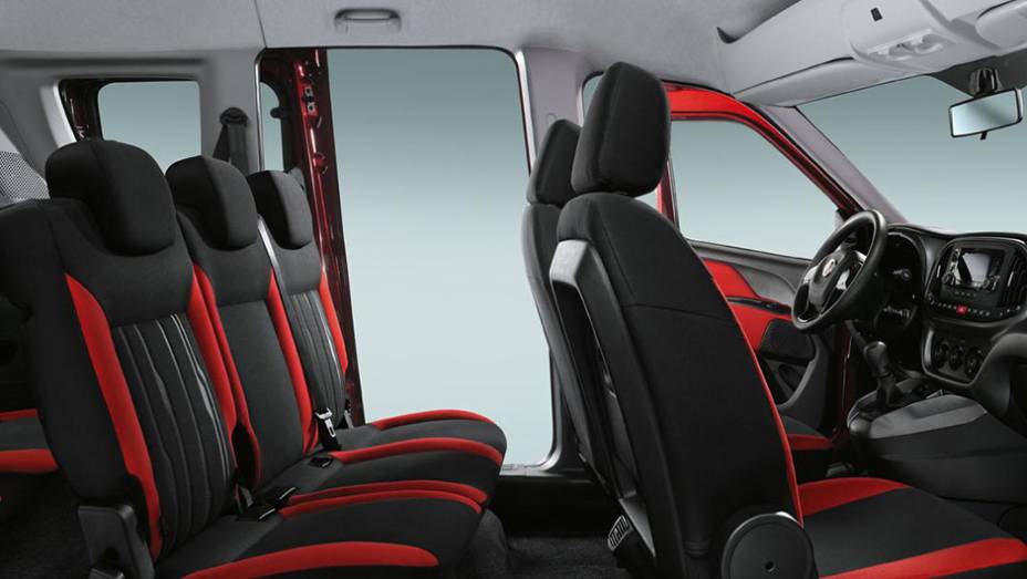 A capacidade de carga é de 790l, podendo chegar a 3.200 e 4.000l, com os bancos rebatidos | <a href="https://beta-develop.quatrorodas.abril.com.br/noticias/fabricantes/fiat-divulga-doblo-2015-820131.shtml" rel="migration">Leia mais</a> A capacidade de carga é de 790l, podendo chegar a 3.200 e 4.000l, com os bancos rebatidos | <a href="https://beta-develop.quatrorodas.abril.com.br/noticias/fabricantes/fiat-divulga-doblo-2015-820131.shtml" rel="migration">Leia mais</a>