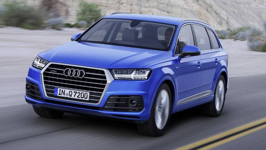 Ao contrário do antecessor, o novo Audi Q7 traz grade frontal na horizontal | <a href="https://beta-develop.quatrorodas.abril.com.br/noticias/saloes/detroit-2015/vazam-imagens-novo-audi-q7-820180.shtml" rel="migration">Leia mais</a>