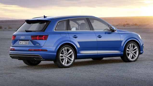 Já a traseira apresenta lanternas mais retangulares, bem como o design do porta-malas | <a href="https://beta-develop.quatrorodas.abril.com.br/noticias/saloes/detroit-2015/vazam-imagens-novo-audi-q7-820180.shtml" rel="migration">Leia mais</a> Já a traseira apresenta lanternas mais retangulares, bem como o design do porta-malas | <a href="https://beta-develop.quatrorodas.abril.com.br/noticias/saloes/detroit-2015/vazam-imagens-novo-audi-q7-820180.shtml" rel="migration">Leia mais</a>