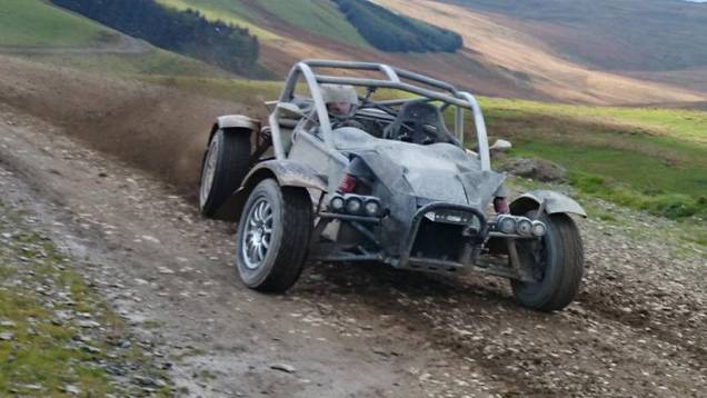 Assim, o carro acelera de 0 a 96 km/h em 3,4 segundos, alcançando a velocidade máxima de 201 km/h | <a href="https://beta-develop.quatrorodas.abril.com.br/noticias/fabricantes/ariel-nomad-revelado-822660.shtml" rel="migration">Leia mais</a> Assim, o carro acelera de 0 a 96 km/h em 3,4 segundos, alcançando a velocidade máxima de 201 km/h | <a href="https://beta-develop.quatrorodas.abril.com.br/noticias/fabricantes/ariel-nomad-revelado-822660.shtml" rel="migration">Leia mais</a>