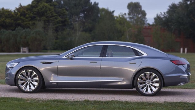 O modelo foi concebido para ser o futuro sed&atilde; de luxo de topo de gama da montadora nos Estados Unidos. Por enquanto, por&eacute;m, ele aparece apenas como prot&oacute;tipo | <a href="https://beta-develop.quatrorodas.abril.com.br/noticias/saloes/detroit-2015/buick-revela-avenir-concep" rel="migration"></a>