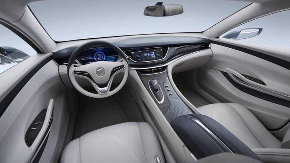 Na cabine, o revestimento é feito com couro de alta qualidade, o acabamento é de bambu e seda e o sistema IntelliLink tem tela de 12 polegadas | <a href="https://beta-develop.quatrorodas.abril.com.br/noticias/saloes/detroit-2015/buick-revela-avenir-concept-824440.shtml" rel="migration"></a> Na cabine, o revestimento é feito com couro de alta qualidade, o acabamento é de bambu e seda e o sistema IntelliLink tem tela de 12 polegadas | <a href="https://beta-develop.quatrorodas.abril.com.br/noticias/saloes/detroit-2015/buick-revela-avenir-concept-824440.shtml" rel="migration"></a>