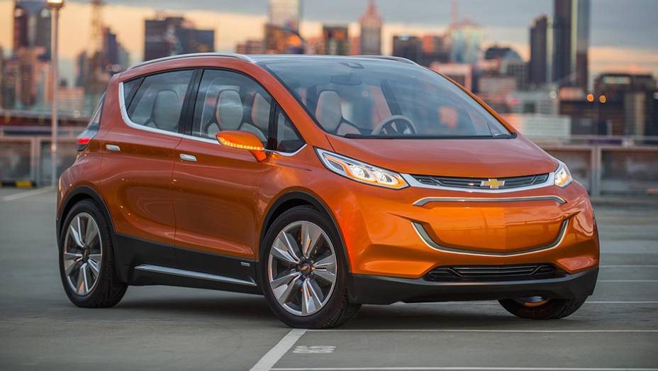 O Bolt EV &eacute; constitu&iacute;do de materiais leves, como alum&iacute;nio, fibra de carbono, magn&eacute;sio e, at&eacute; mesmo, tecido | <a href="https://beta-develop.quatrorodas.abril.com.br/noticias/saloes/detroit-2015/chevrolet-surpreende-bolt-ev-concept-824540.shtml" rel="migration">Leia mais</a>