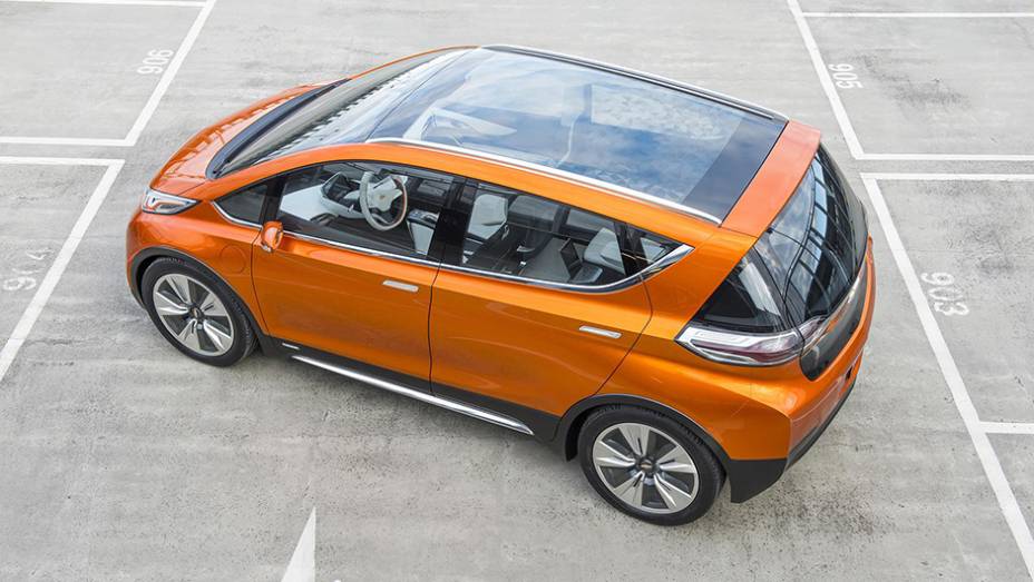 N&atilde;o h&aacute; detalhes sobre pot&ecirc;ncia e torque do Bolt EV concept, mas a Chevrolet estima a autonomia do el&eacute;trico em 200 milhas (322 quil&ocirc;metros) | <a href="https://beta-develop.quatrorodas.abril.com.br/noticias/saloes/detroit-2015/chevrolet-surpreende-bolt-ev-concept-824540.s" rel="migration"></a>